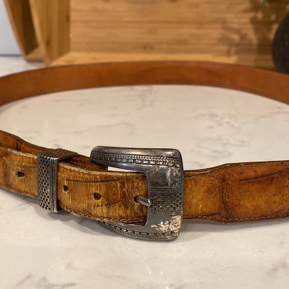 Onyx by Brighton Size 42 Tan Embossed Leather Belt broken in warn unisex main image 4